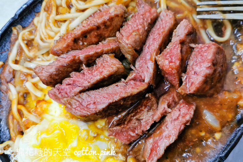 台中夜市牛排-從路邊吃到店面的德州牛排，沙拉、小菜濃湯吃到飽喔