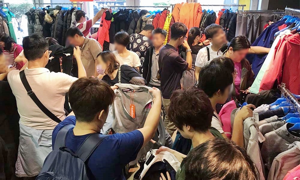 降溫外套也降價！日曜天地戶外休閒外套1折起~特價清單搶先看，首三日獨家秋冬服飾99元必搶!