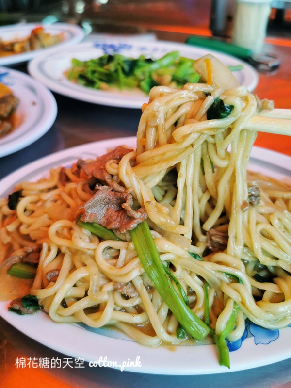 烏日站美食|台中烏日人氣美食-張家晉牛雜一早就能吃牛肉火鍋配炒牛雜！