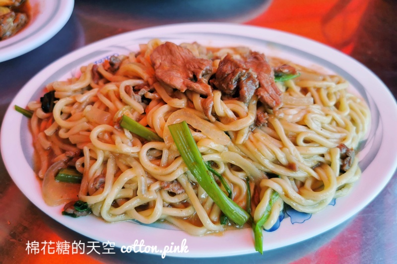 烏日站美食|台中烏日人氣美食-張家晉牛雜一早就能吃牛肉火鍋配炒牛雜！