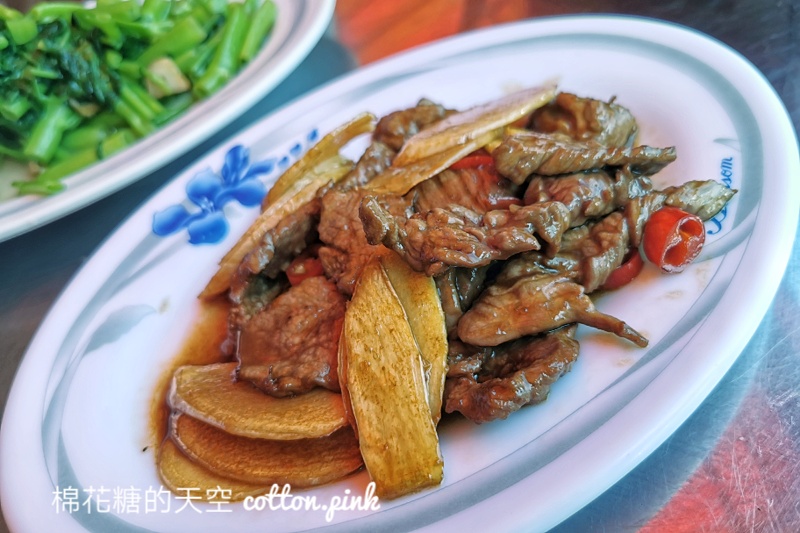 烏日站美食|台中烏日人氣美食-張家晉牛雜一早就能吃牛肉火鍋配炒牛雜！