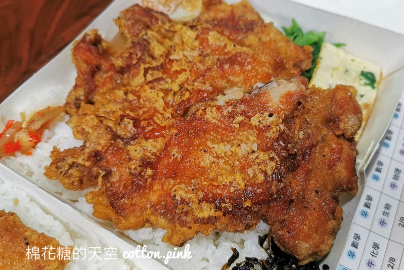 台中便當推薦|石蜜園雞腿飯打開就流口水～連白飯都好好吃！