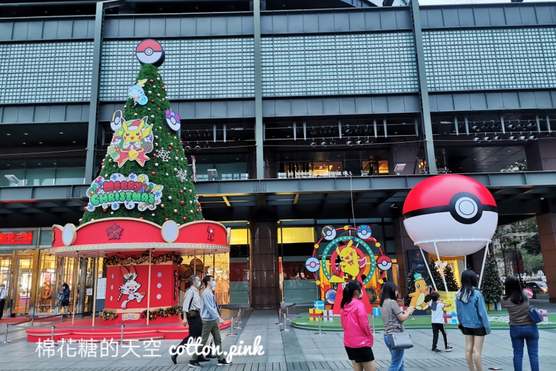 台中聖誕節第一彈！超大皮卡丘變身聖誕寶貝～