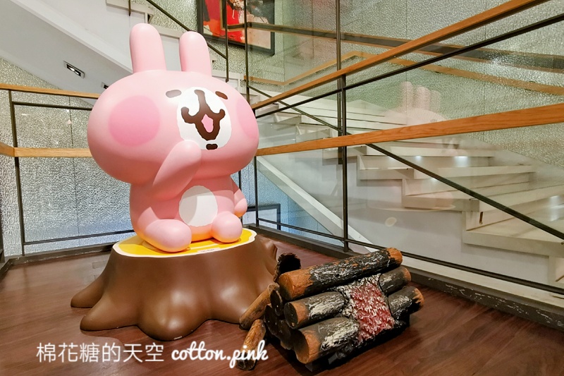超大卡娜赫拉扮演聖誕樹！百貨全館通通萌起來～