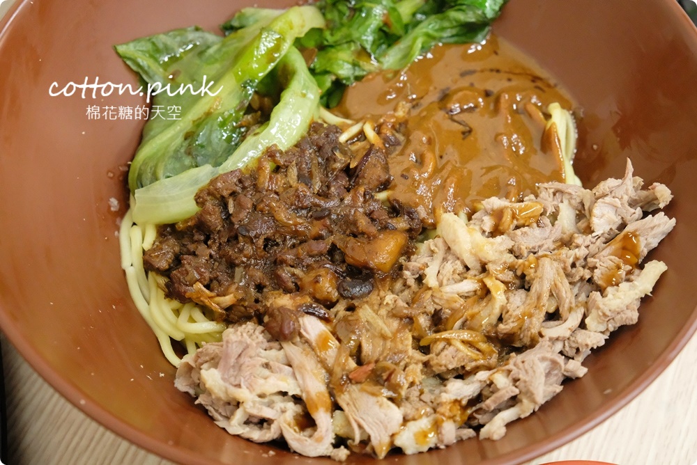每日限量鴨腿飯這裡吃！獨家蔥鹽鴨肉飯意外好滋味～噪咖鹹菜鴨裡腿庫飯竟然還加料！