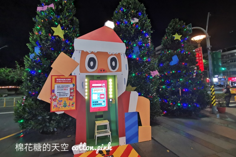 台中最新聖誕主題活動～積木造型直升機、聖誕老公公現身綠園道！