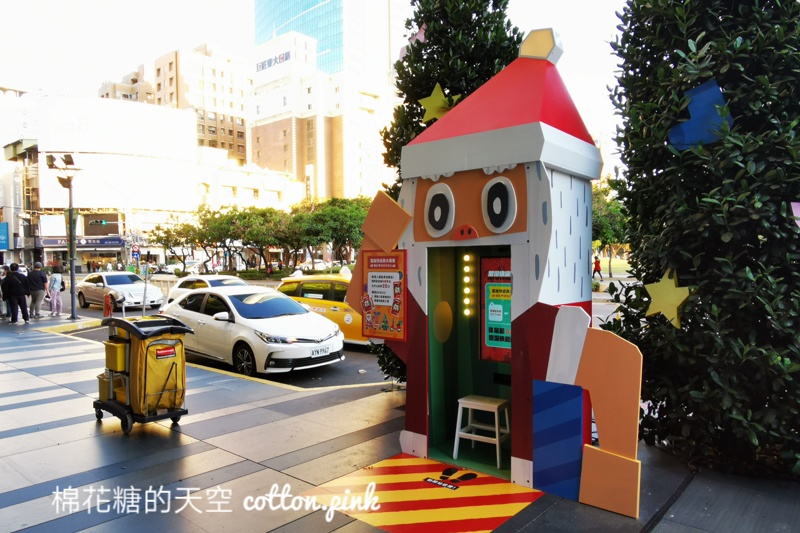 台中最新聖誕主題活動～積木造型直升機、聖誕老公公現身綠園道！