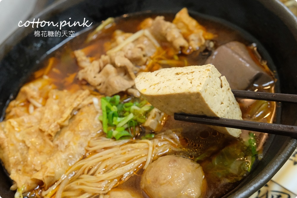 台中牛肉麵推薦|逢甲周邊洄味牛肉麵暗藏個人版麻辣鍋～大推牛三寶麵