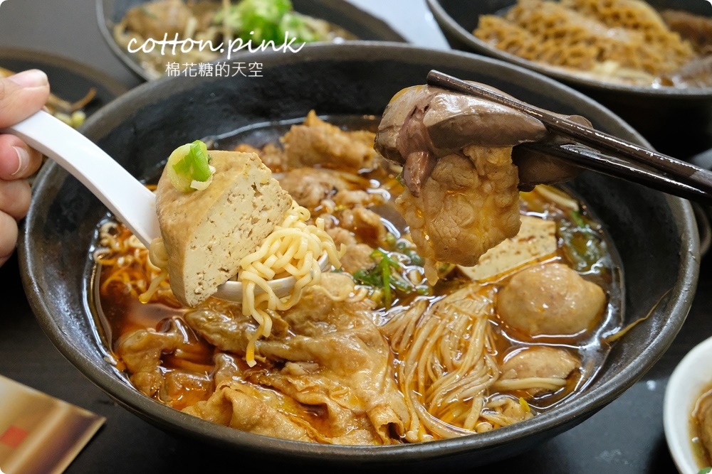 台中牛肉麵推薦|逢甲周邊洄味牛肉麵暗藏個人版麻辣鍋～大推牛三寶麵