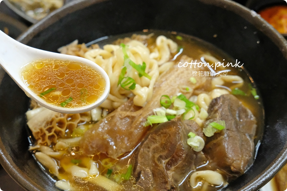 台中牛肉麵推薦|逢甲周邊洄味牛肉麵暗藏個人版麻辣鍋～大推牛三寶麵