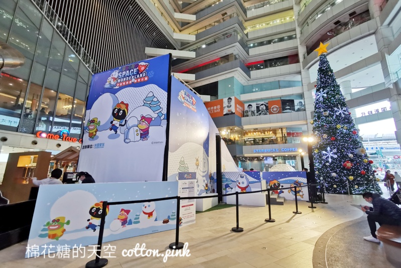 台中聖誕節景點推薦|聖誕樹旁滑雪橇大魯閣新時代超有過節氣氛的啦～