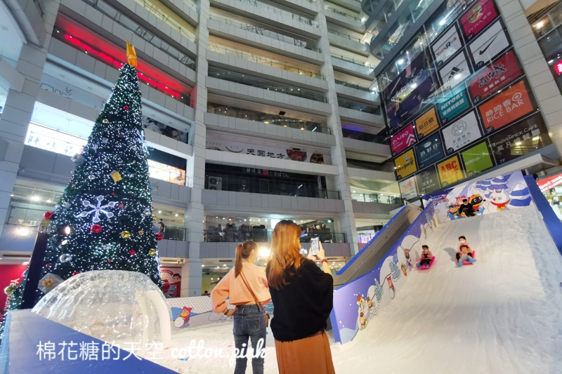 台中聖誕節景點推薦|聖誕樹旁滑雪橇大魯閣新時代超有過節氣氛的啦～
