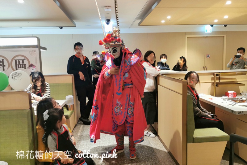 台中最新海底撈12月初悄悄開幕！看完午夜場宵夜就吃麻辣鍋<文末附上訂位連結