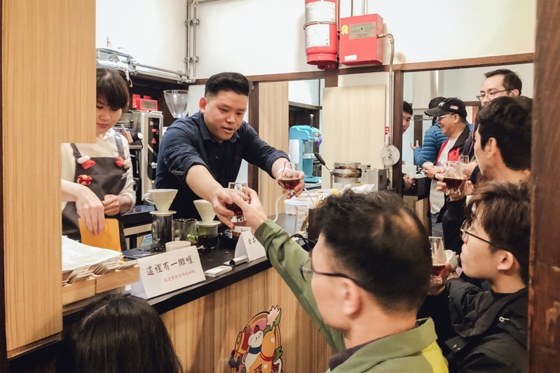 只有一晚！台中多家咖啡廳齊聚快閃為公益～喝完一輪價值多少你決定！