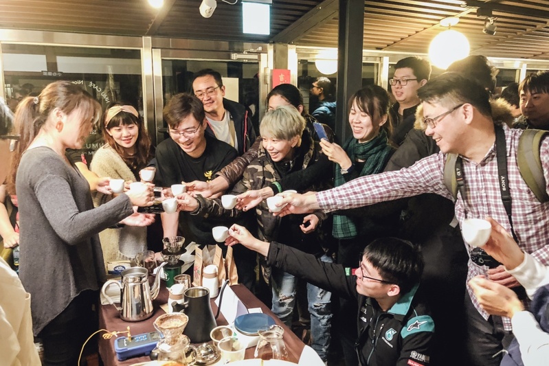 只有一晚！台中多家咖啡廳齊聚快閃為公益～喝完一輪價值多少你決定！