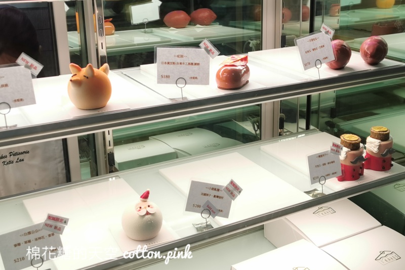 台中超萌甜點店！最新胖胖狐狸太可愛～聖誕系列期間限定快來KAKES Pâtisserie吃老公公