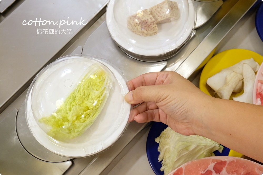 一中街少見迴轉火鍋吃到飽！開在小巷超隱密～299迴轉蔬菜吃到飽、499起加碼肉肉吃到飽