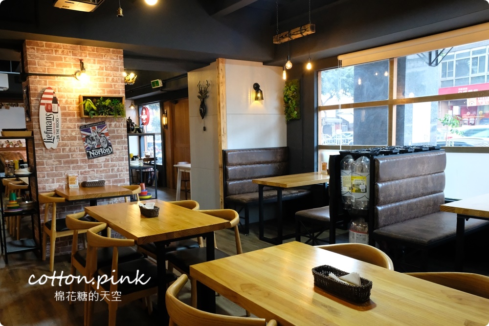 台中早午餐推薦|迷路&elk是餐酒館也是網美咖啡廳，宵夜、晚餐也可以吃早午餐