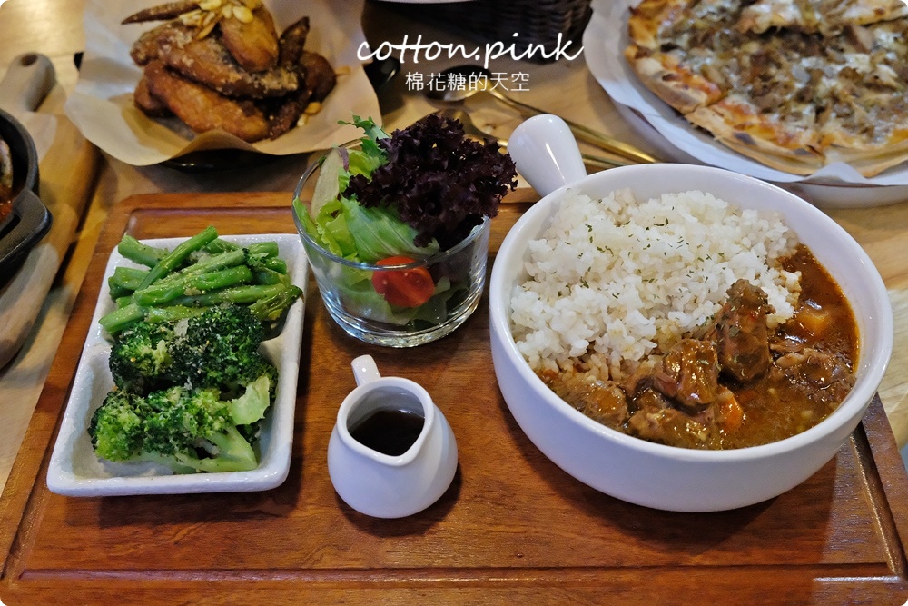台中早午餐推薦|迷路&elk是餐酒館也是網美咖啡廳，宵夜、晚餐也可以吃早午餐