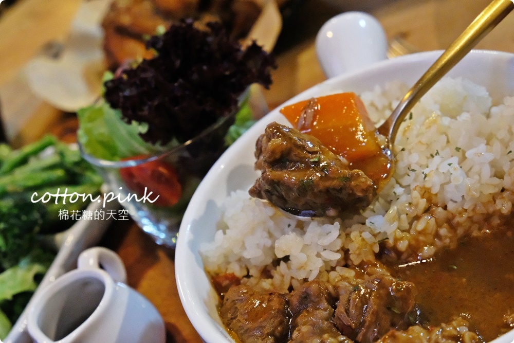 台中早午餐推薦|迷路&elk是餐酒館也是網美咖啡廳，宵夜、晚餐也可以吃早午餐