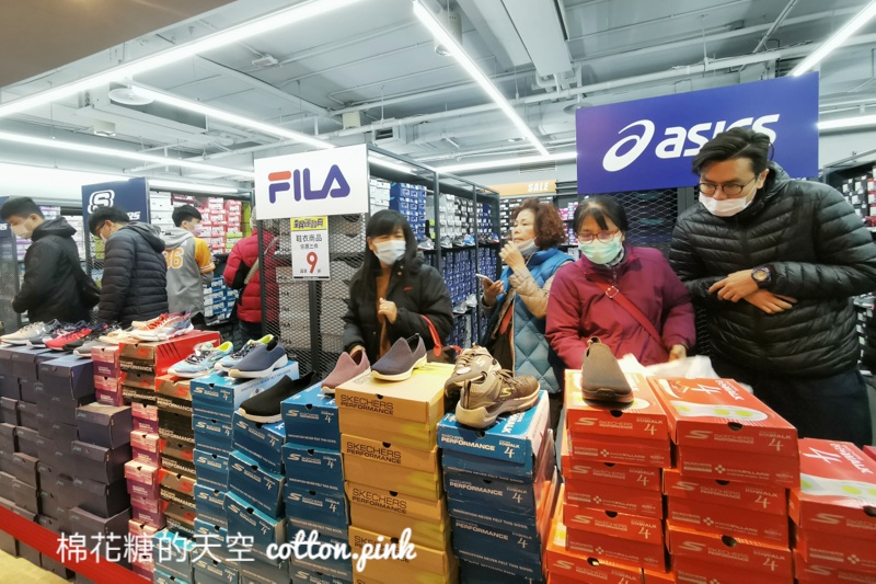 OUTLET全民運動月12/31開賣！SKECHER、UA鞋款990元起！必搶商品獨家曝光！