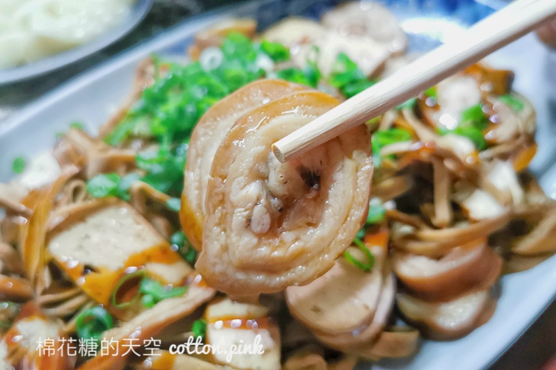晚上九點才開門！烏龍路邊攤滷味、爌肉飯超人氣宵夜～
