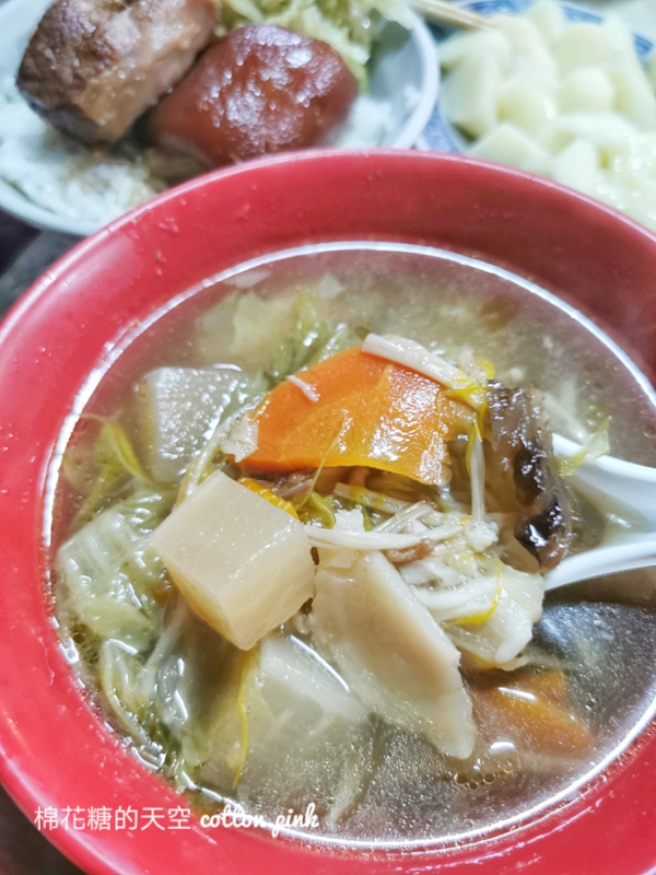 晚上九點才開門！烏龍路邊攤滷味、爌肉飯超人氣宵夜～