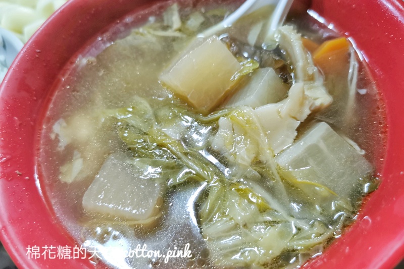 晚上九點才開門！烏龍路邊攤滷味、爌肉飯超人氣宵夜～