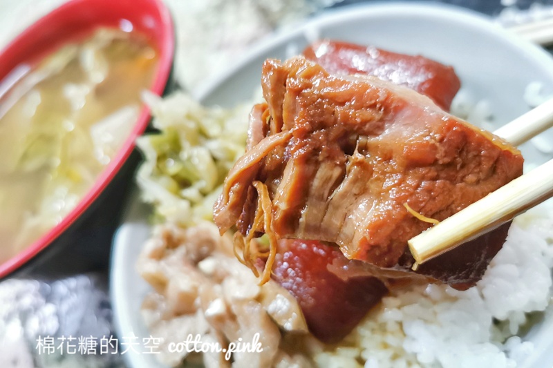 晚上九點才開門！烏龍路邊攤滷味、爌肉飯超人氣宵夜～