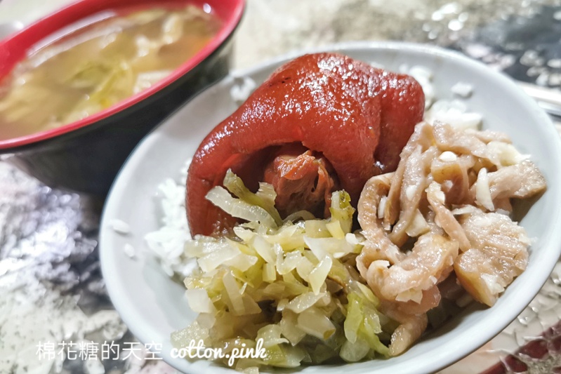 晚上九點才開門！烏龍路邊攤滷味、爌肉飯超人氣宵夜～