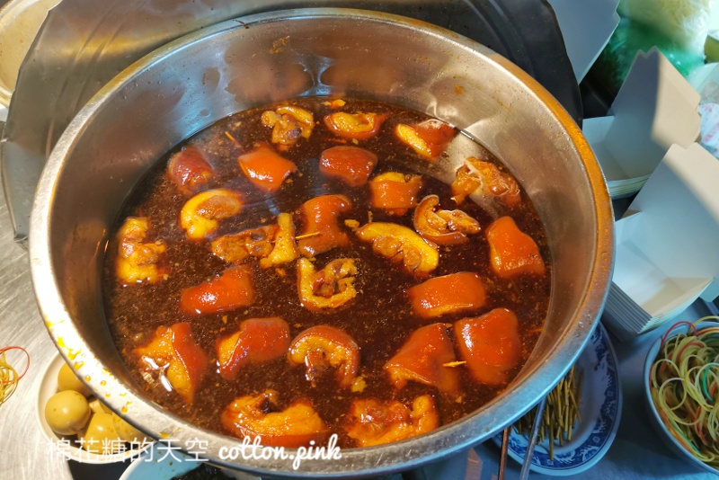 晚上九點才開門！烏龍路邊攤滷味、爌肉飯超人氣宵夜～