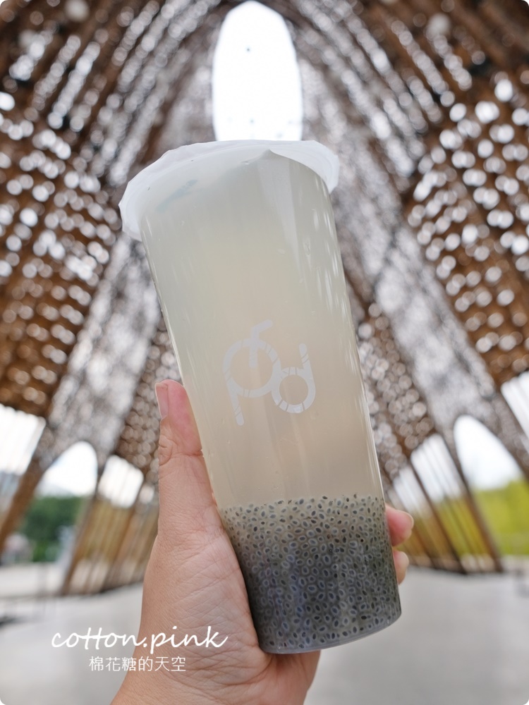 超狂七色奶蓋喝起來！台中第一家奶蓋茶專賣在豐原附近～白鬍泡泡打破傳統大創新
