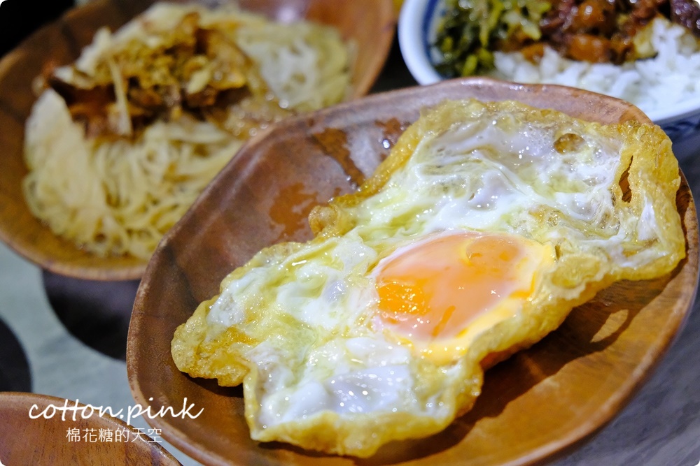 台中人氣滷肉飯新店！店裡麻油雞也好好喝～福來芳多種燉湯暖呼呼～