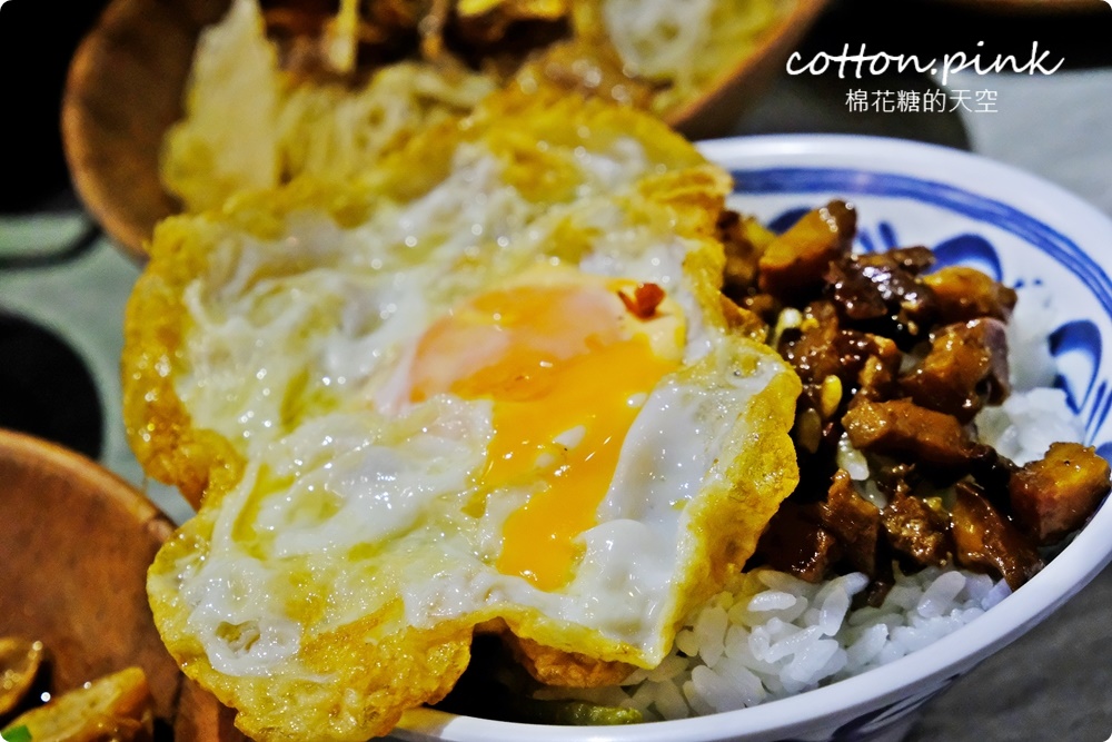 台中人氣滷肉飯新店！店裡麻油雞也好好喝～福來芳多種燉湯暖呼呼～