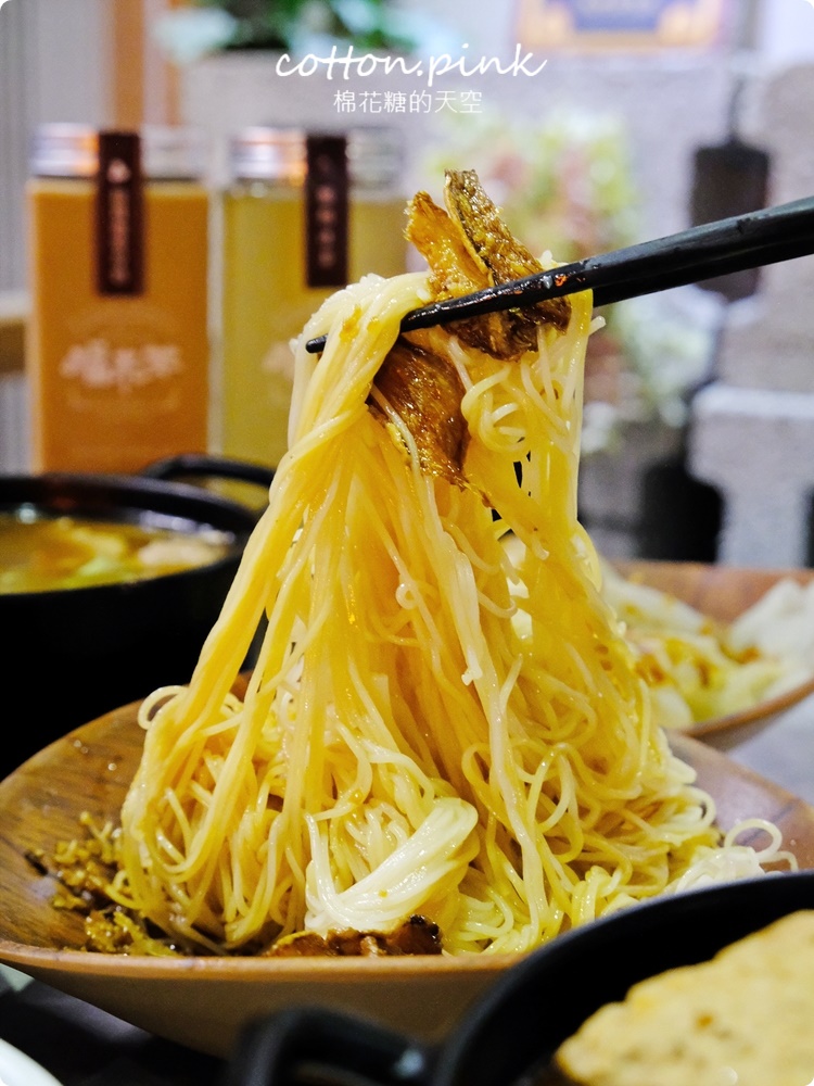 台中人氣滷肉飯新店！店裡麻油雞也好好喝～福來芳多種燉湯暖呼呼～