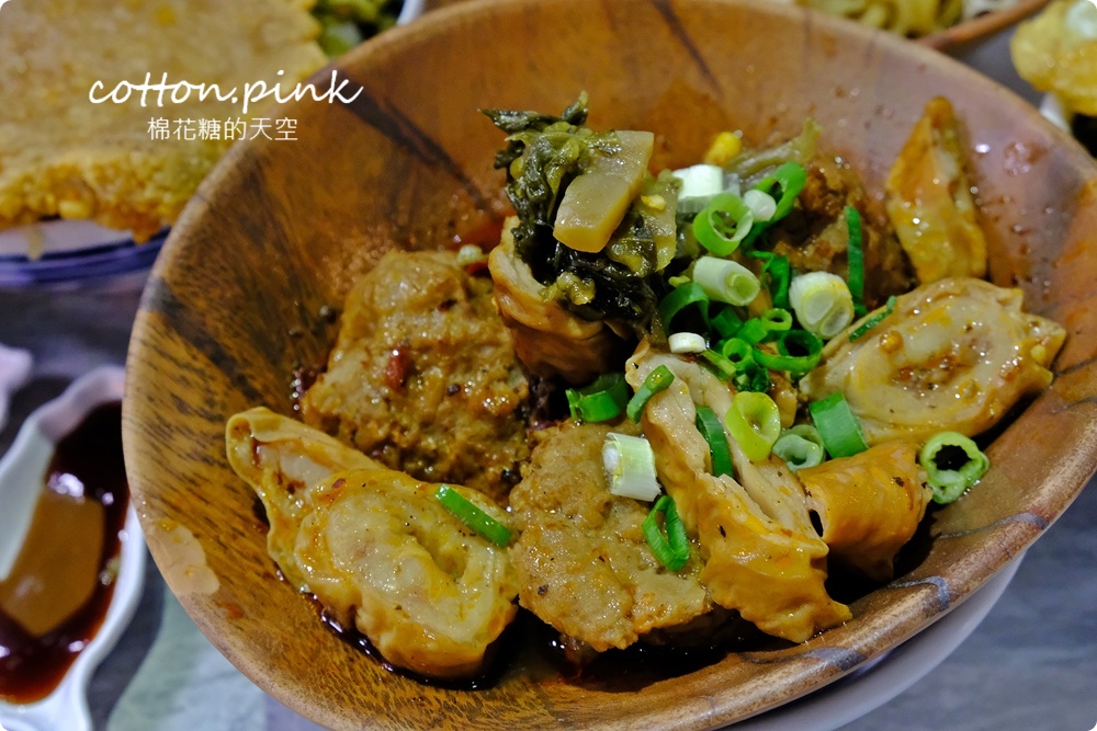 台中人氣滷肉飯新店！店裡麻油雞也好好喝～福來芳多種燉湯暖呼呼～