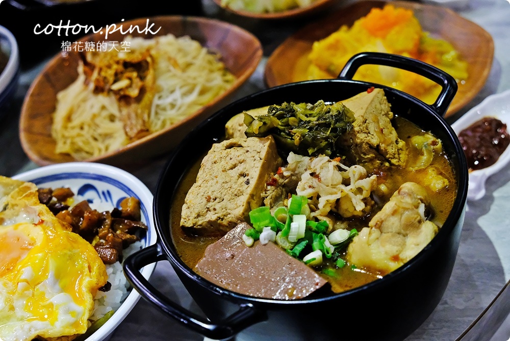 台中人氣滷肉飯新店！店裡麻油雞也好好喝～福來芳多種燉湯暖呼呼～