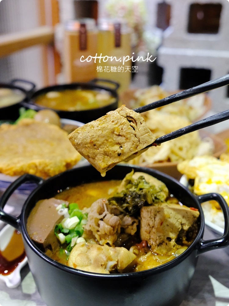 台中人氣滷肉飯新店！店裡麻油雞也好好喝～福來芳多種燉湯暖呼呼～