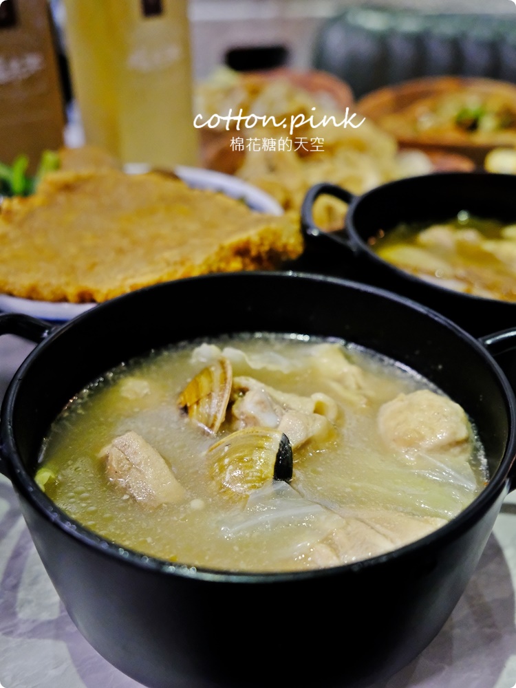 台中人氣滷肉飯新店！店裡麻油雞也好好喝～福來芳多種燉湯暖呼呼～