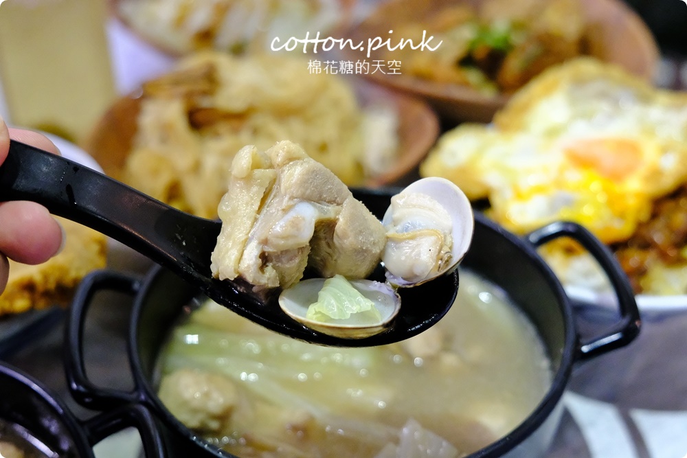 台中人氣滷肉飯新店！店裡麻油雞也好好喝～福來芳多種燉湯暖呼呼～