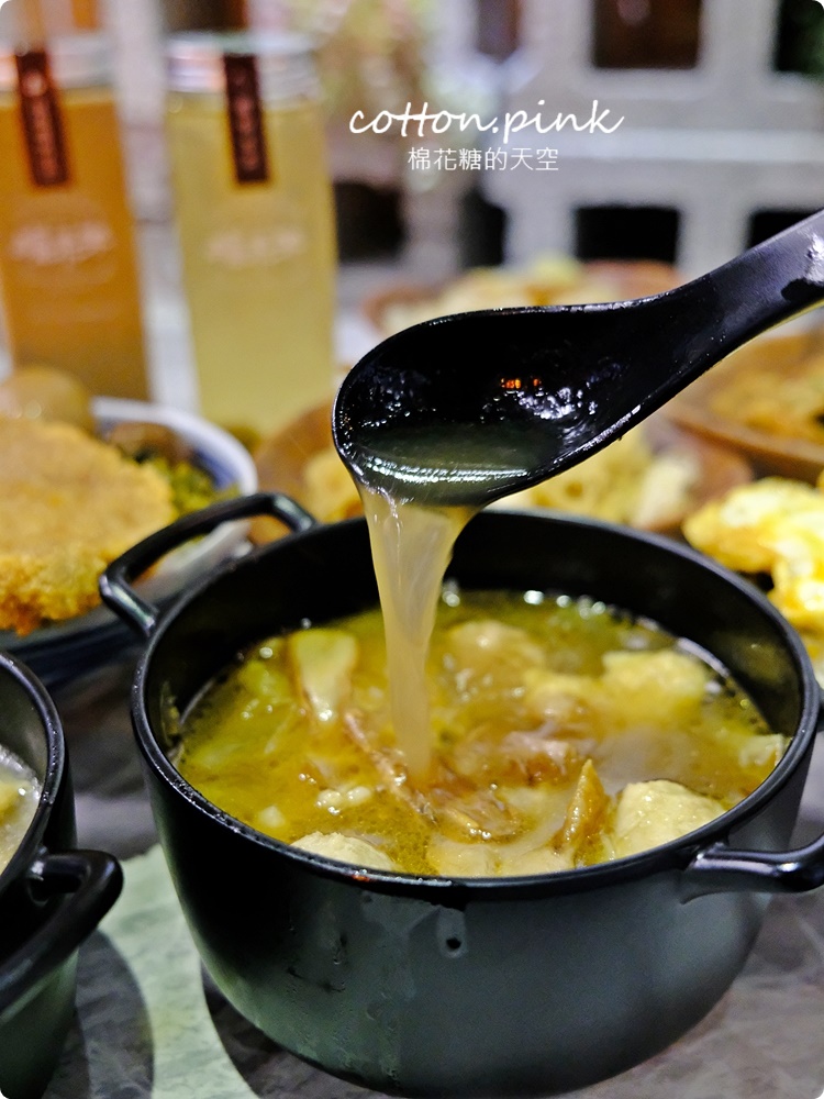 台中人氣滷肉飯新店！店裡麻油雞也好好喝～福來芳多種燉湯暖呼呼～