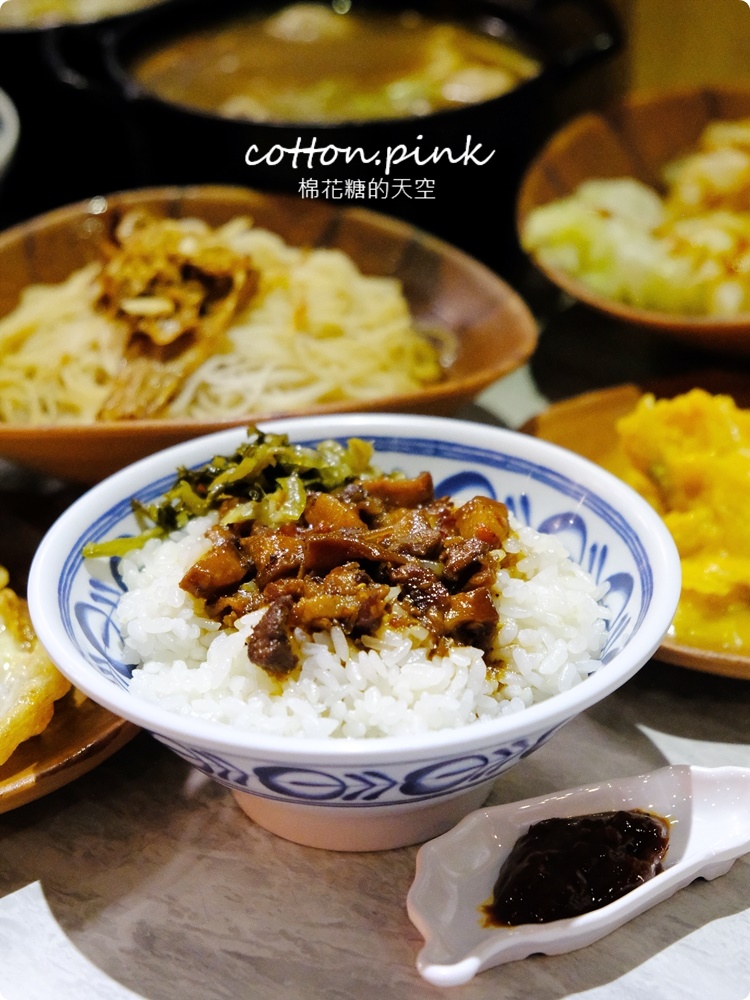 台中人氣滷肉飯新店！店裡麻油雞也好好喝～福來芳多種燉湯暖呼呼～