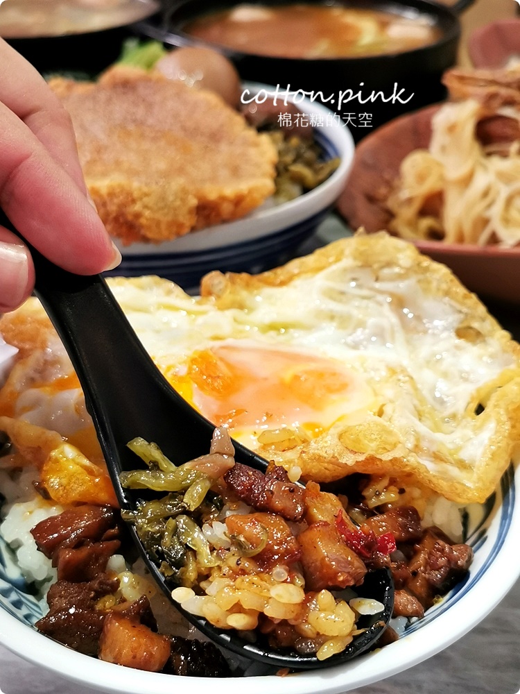 台中人氣滷肉飯新店！店裡麻油雞也好好喝～福來芳多種燉湯暖呼呼～