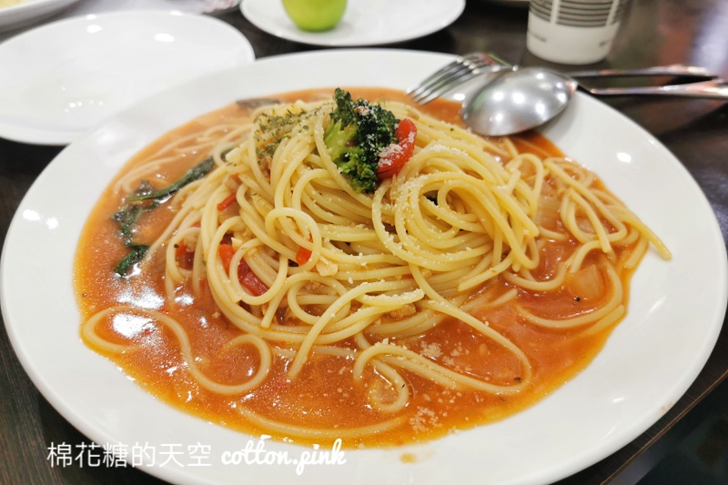 水果吃到飽！中教大旁這家餐廳超人氣～義大利麵、石鍋拌飯～9食圓連焗烤都有喔！