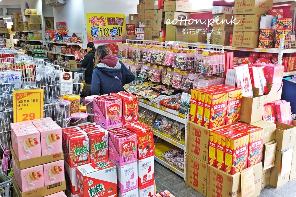 零食版年貨大街這裡逛！春節禮盒、年貨堅果、糖果巧克力這裡買最划算～禮盒特價外加買十送一