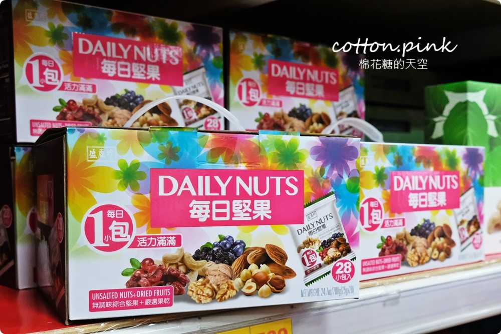 零食版年貨大街這裡逛！春節禮盒、年貨堅果、糖果巧克力這裡買最划算～禮盒特價外加買十送一