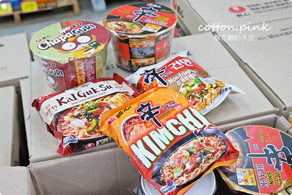直擊進口零食直播千坪大倉庫！團購超夯商品疲老闆直播現場直接帶回家～