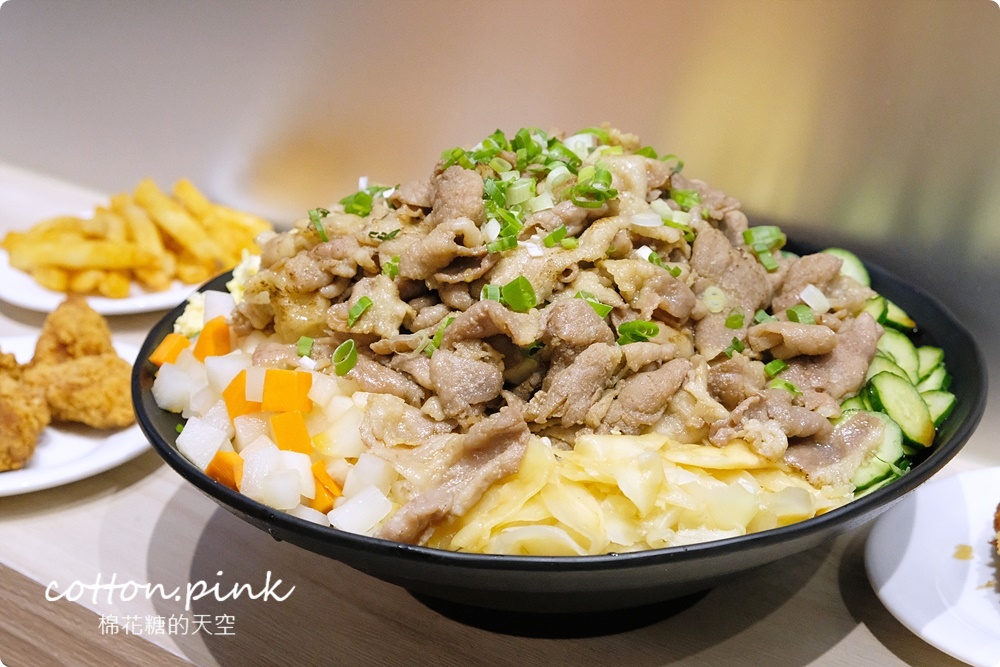 大胃王勇者募集中！超大巨無霸豚肉丼飯挑戰成功只要一塊錢～就在義崎丼