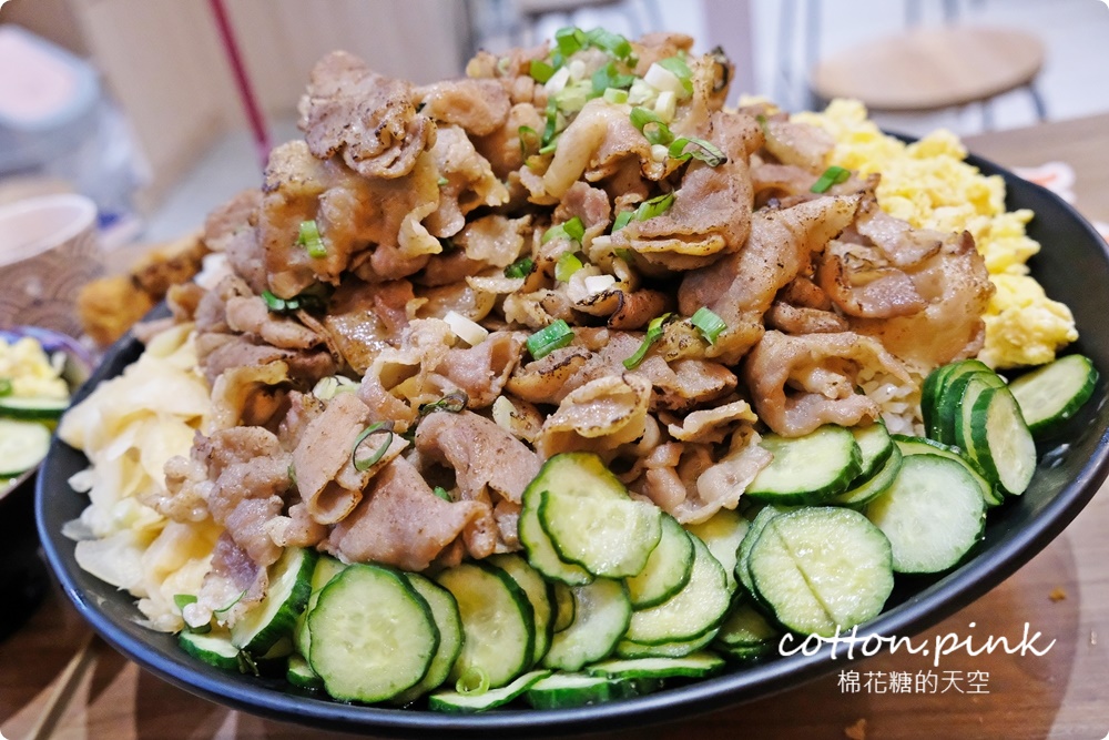 大胃王勇者募集中！超大巨無霸豚肉丼飯挑戰成功只要一塊錢～就在義崎丼