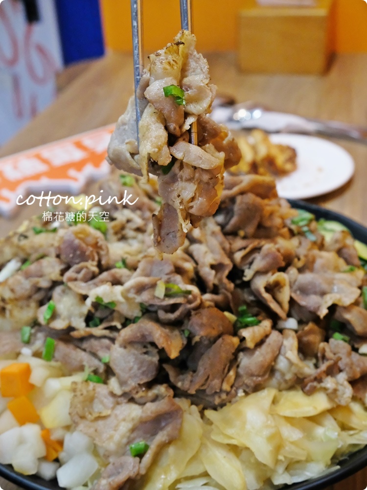 大胃王勇者募集中！超大巨無霸豚肉丼飯挑戰成功只要一塊錢～就在義崎丼